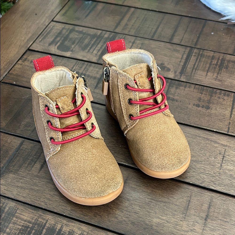 UGG Kristjan Chukka Boots with Red Laces